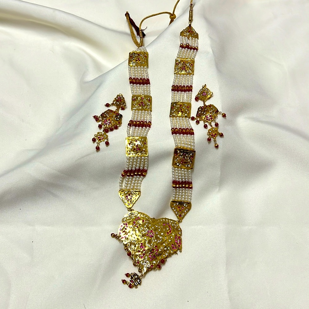 Pakistani Indian long Necklace Rani har with earrings. #48
